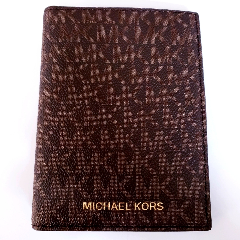 Michael Kors Passport Wallet - Picture 1 of 3